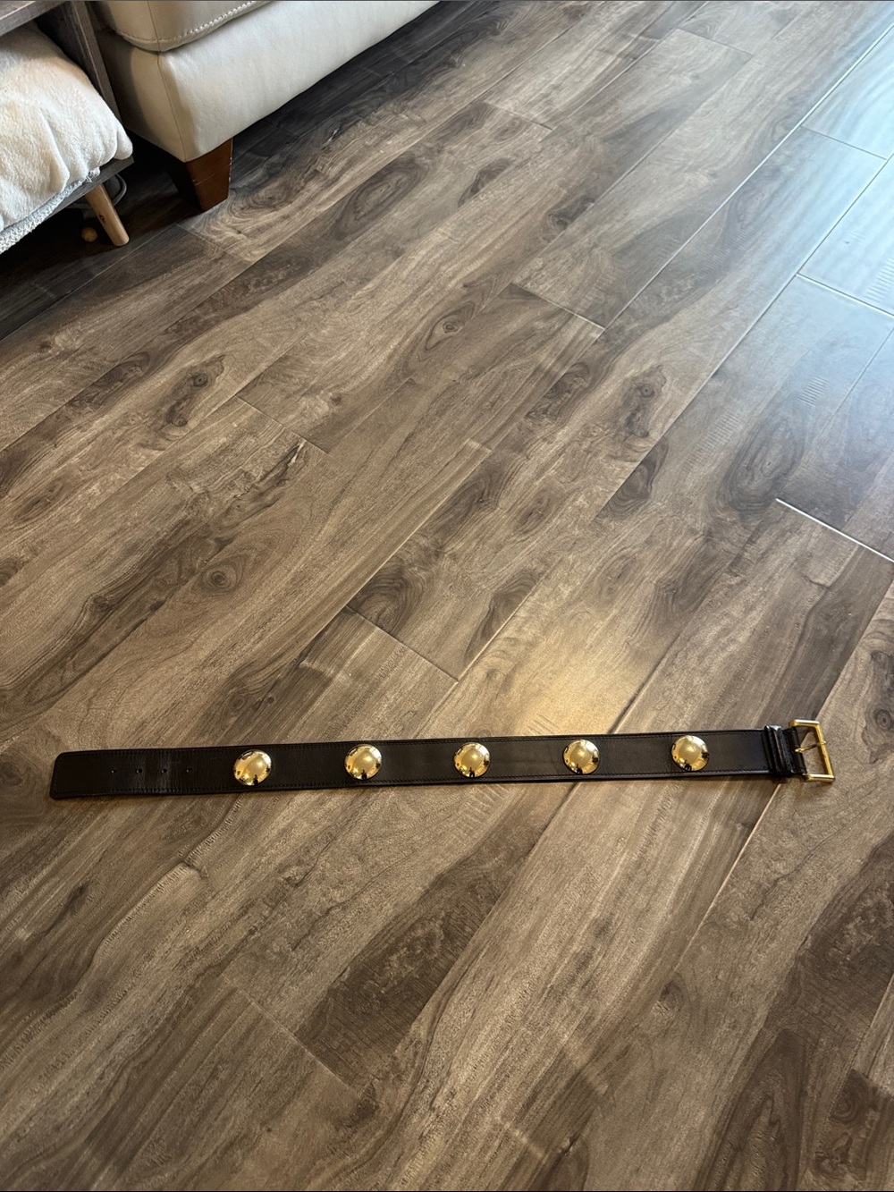 Vintage black leather belt with brass buckle & gold circles- small (as is scuff) - Picture 14 of 16